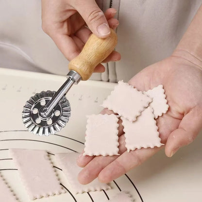 Multi-Functional Baking Cutter Pastry Edge Rolling Tool Zinc Alloy Pizza Knife Lace Roller Knife Portable Hand Baking Small Tool
