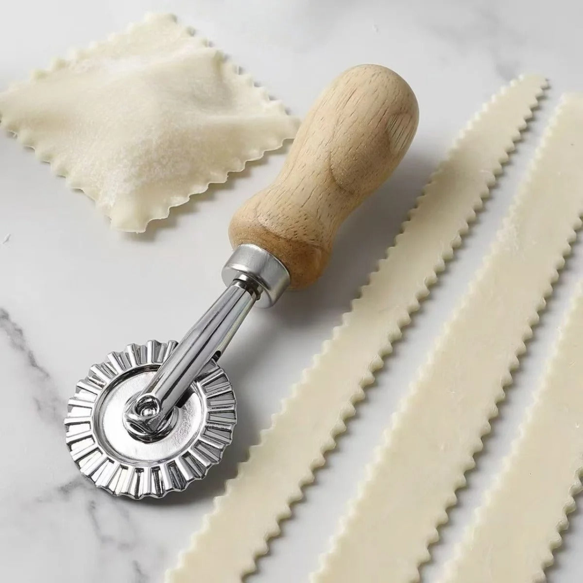 Multi-Functional Baking Cutter Pastry Edge Rolling Tool Zinc Alloy Pizza Knife Lace Roller Knife Portable Hand Baking Small Tool